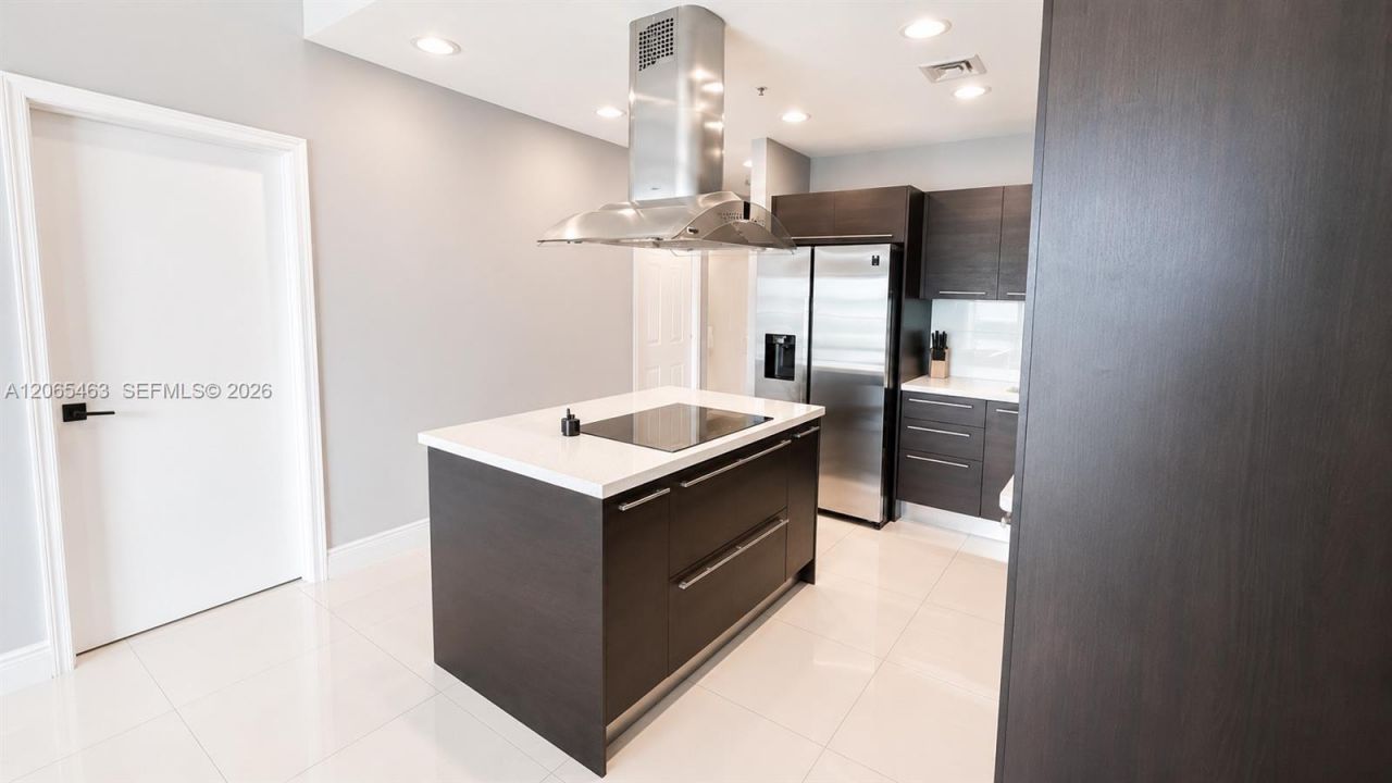 7930 East Dr , Unit 1007, North Bay Village, FL 33141 Photo