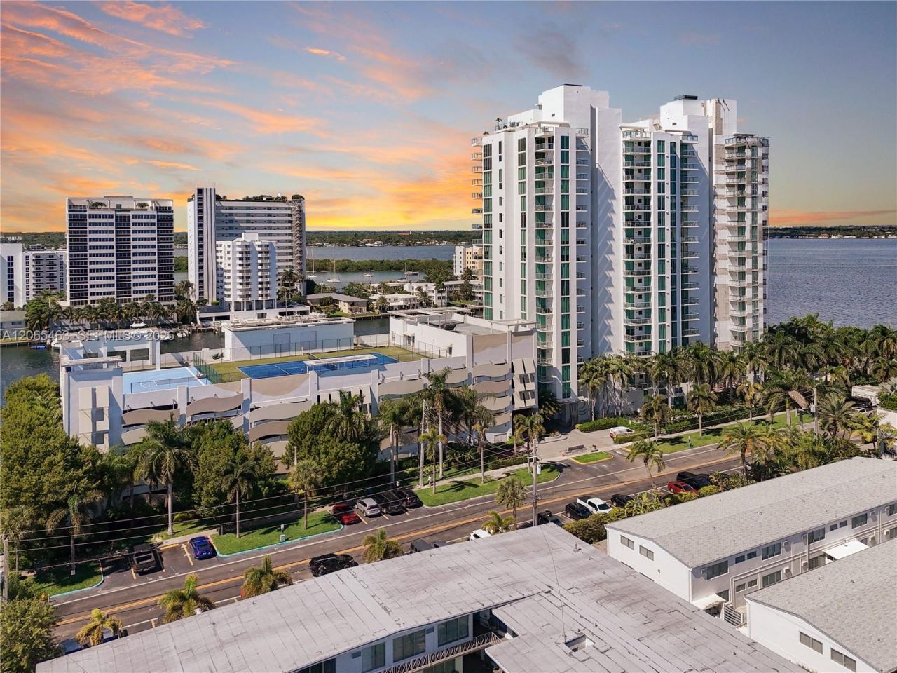 7930 East Dr , Unit 1007, North Bay Village, FL 33141 Photo