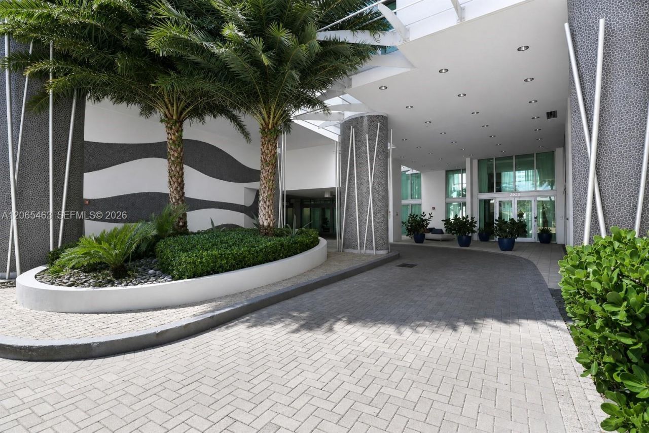 7930 East Dr , Unit 1007, North Bay Village, FL 33141 Photo