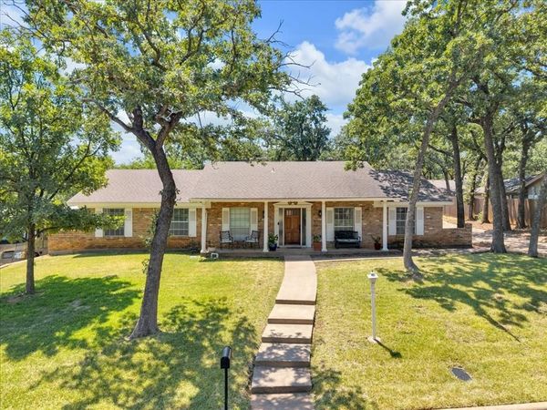 207 Walnut Way, Euless, TX 76039