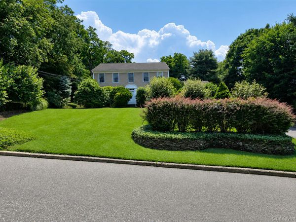 16 Woodhull Road , East Setauket, NY 11733