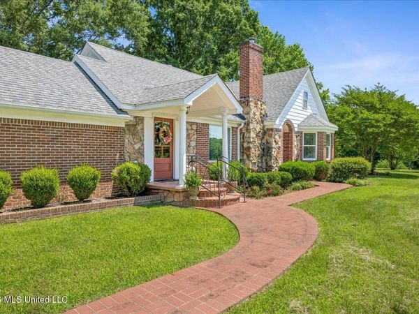 2304 Hwy 72 , Lamar, MS 38642