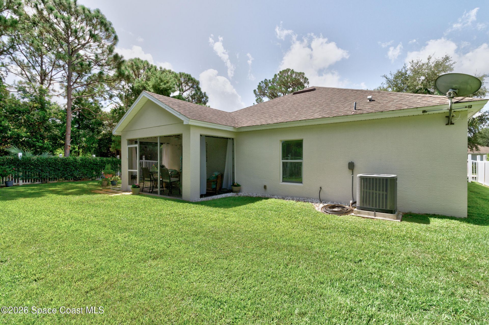 250 Briarcliff Circle , Sebastian, FL 32958 Photo