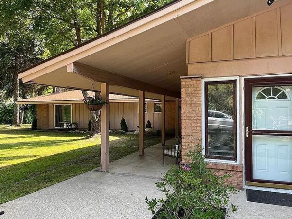 3283 W Kinney, Ludington, MI 49431