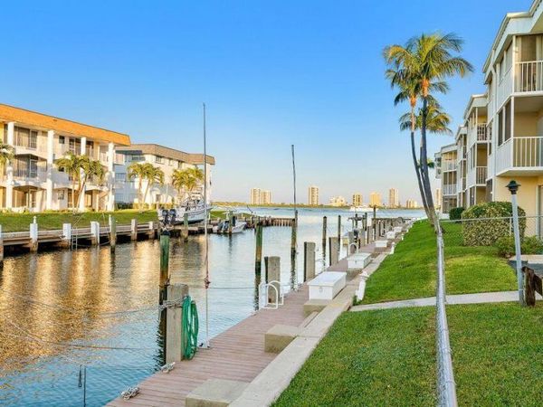 111 Doolen Court, Unit 110, North Palm Beach, FL 33408