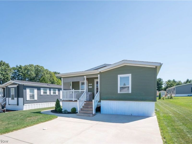 3052 Cross Creek Circle SW, Massillon, OH 44647 Photo 1