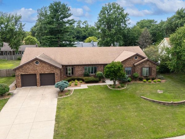 9 VALE Court , Moline, IL 61265