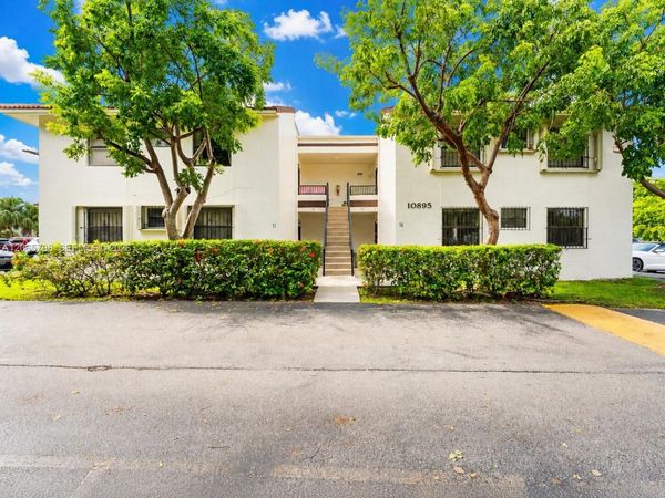 10895 NW 7th St, Unit 14-28, Miami, FL 33172