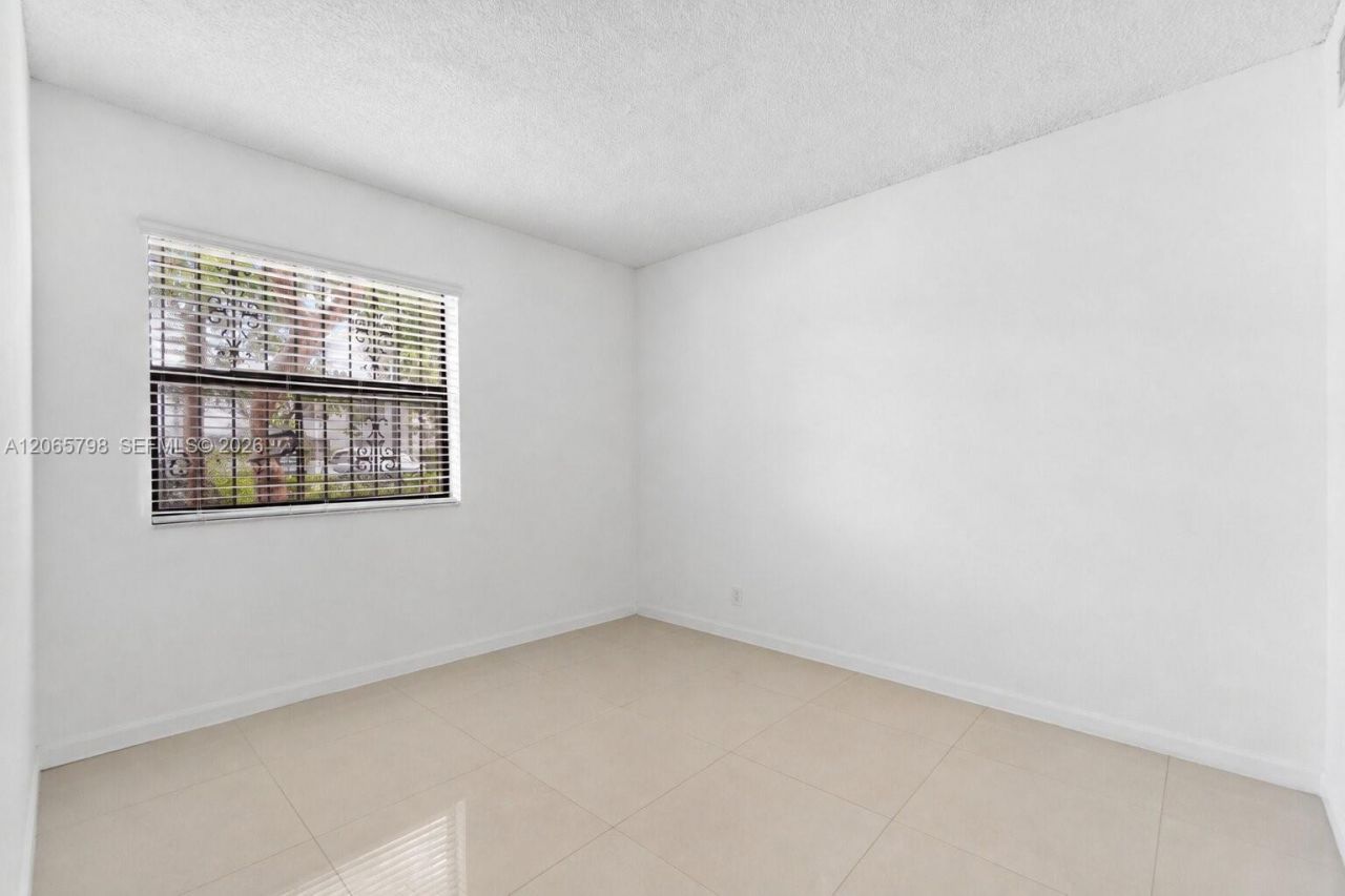 10895 NW 7th St, Unit 14-28, Miami, FL 33172 Photo