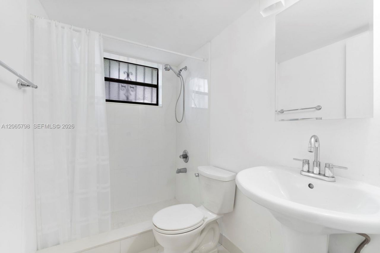 10895 NW 7th St, Unit 14-28, Miami, FL 33172 Photo