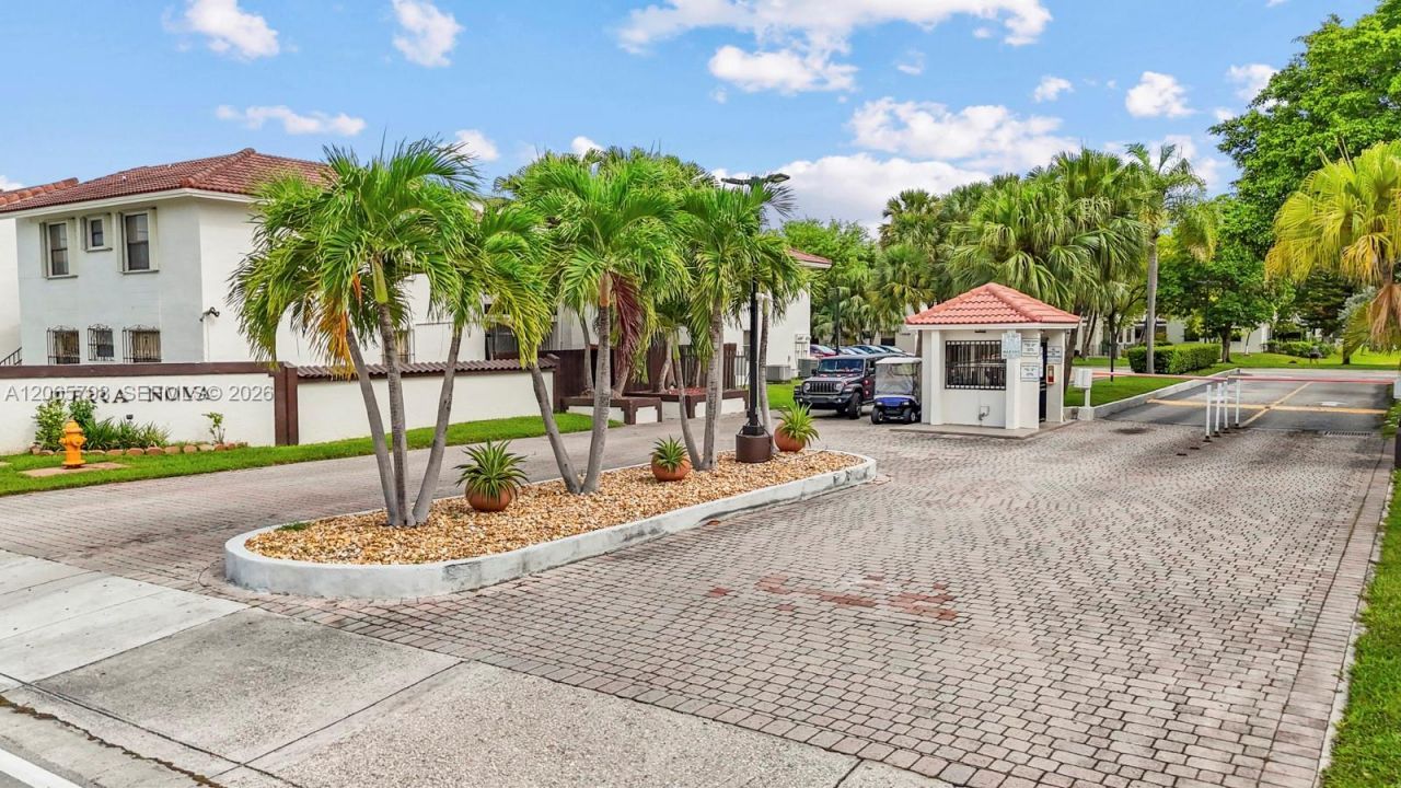 10895 NW 7th St, Unit 14-28, Miami, FL 33172 Photo