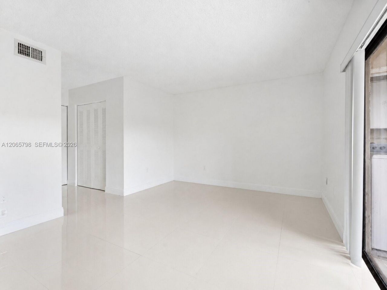 10895 NW 7th St, Unit 14-28, Miami, FL 33172 Photo