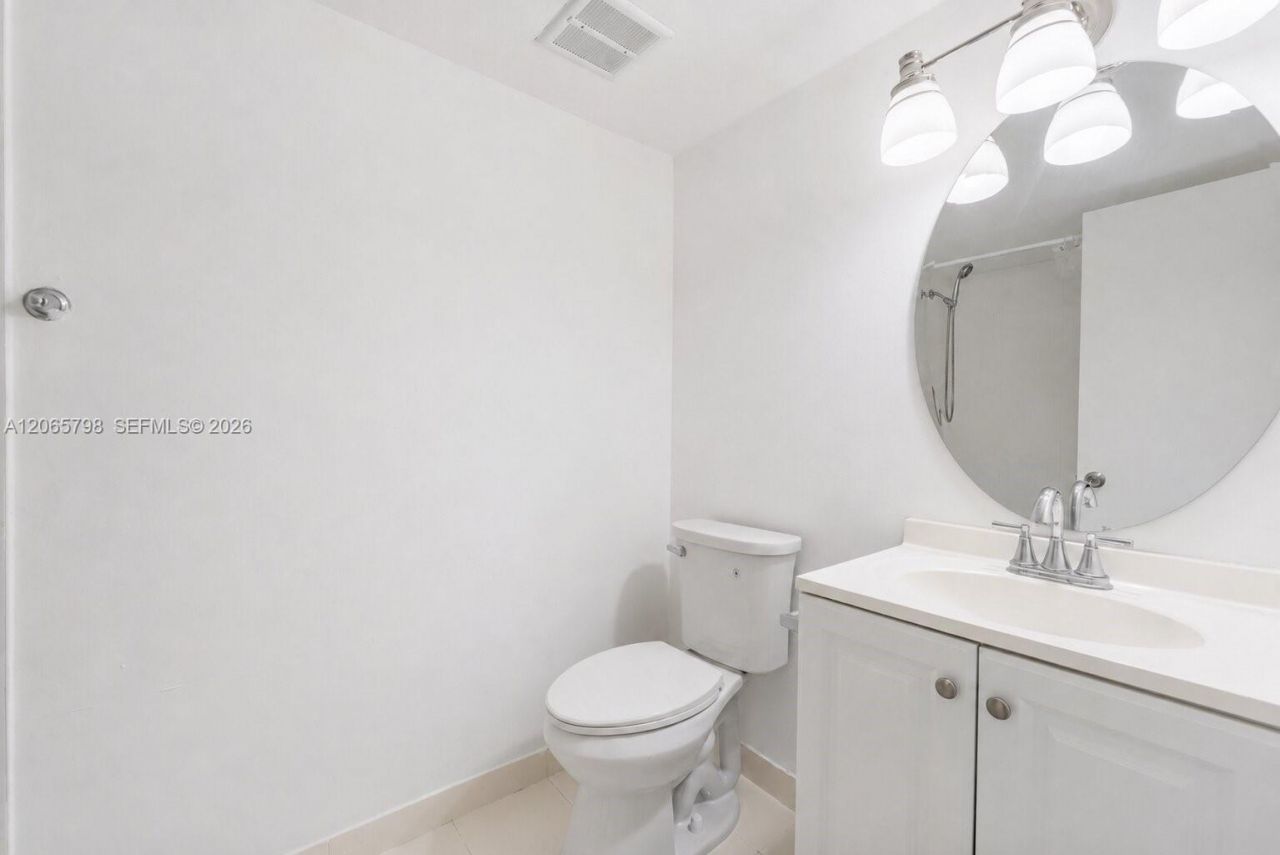 10895 NW 7th St, Unit 14-28, Miami, FL 33172 Photo