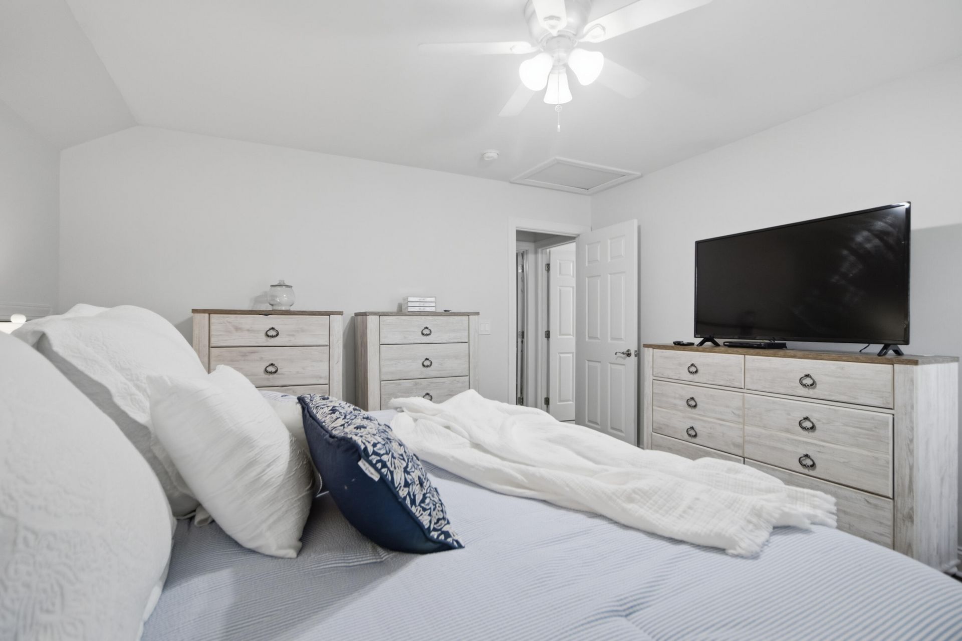 139 Tuscany Court Photo 33