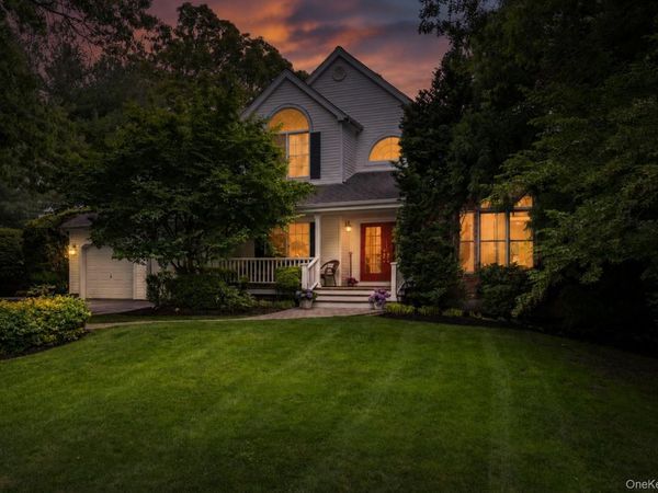 1 Fox Hollow Court , Dix Hills, NY 11746