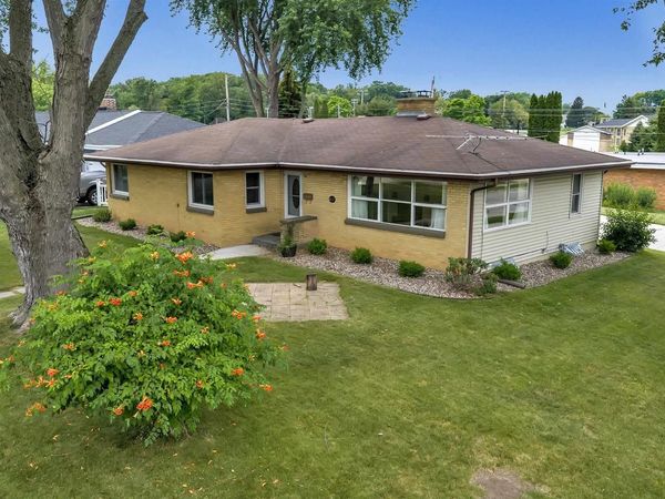802 ERNST DRIVE, Green Bay, WI 54304