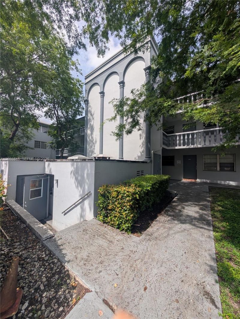 900 Tallwood Ave, Unit 305, Hollywood, FL 33021 Photo