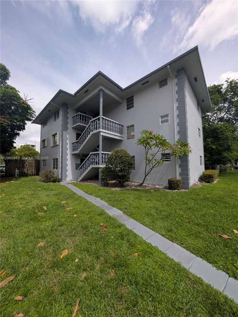 900 Tallwood Ave, Unit 305, Hollywood, FL 33021 Photo
