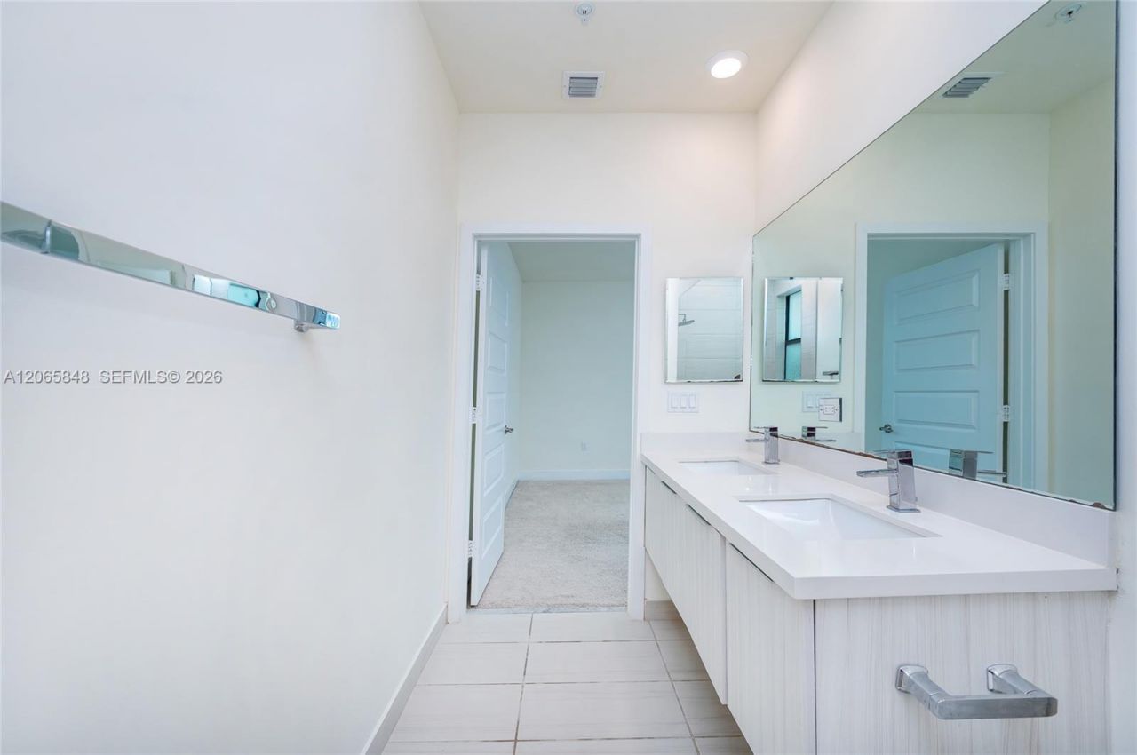 10461 NW 82nd St , Unit 10, Doral, FL 33178 Photo