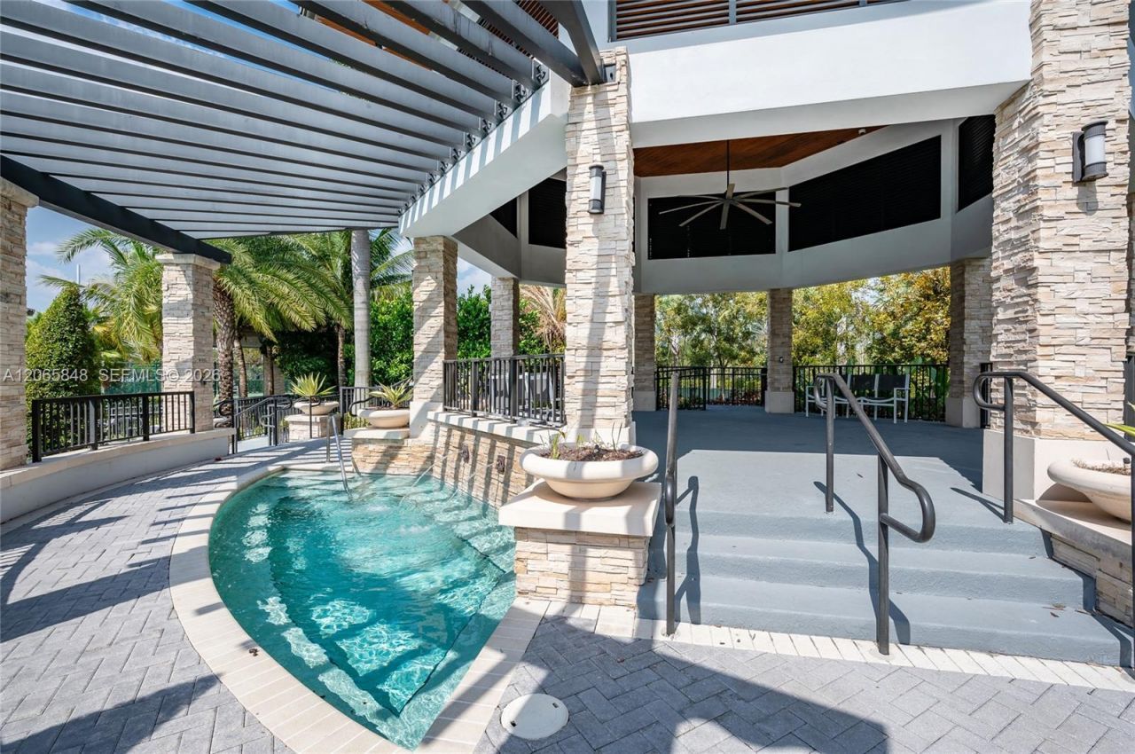 10461 NW 82nd St , Unit 10, Doral, FL 33178 Photo