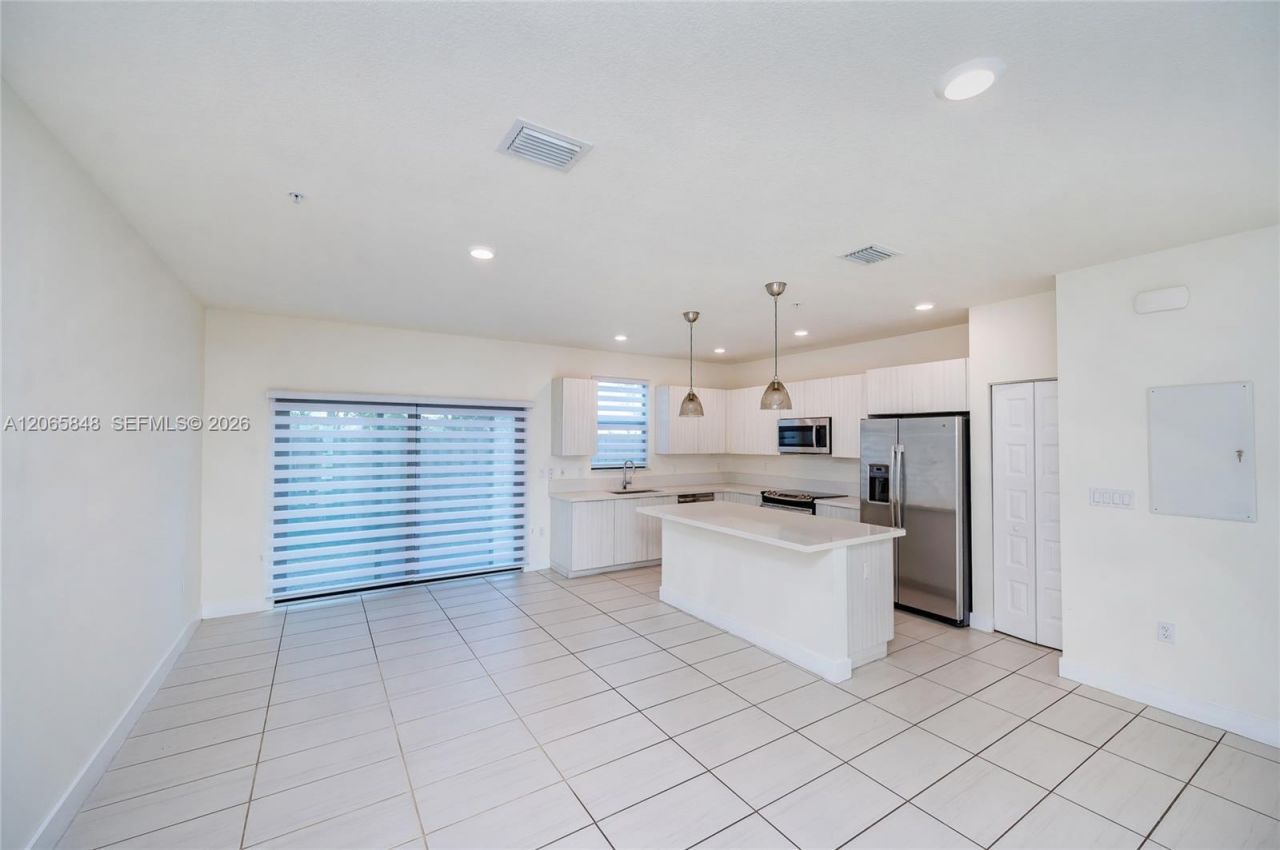 10461 NW 82nd St , Unit 10, Doral, FL 33178 Photo