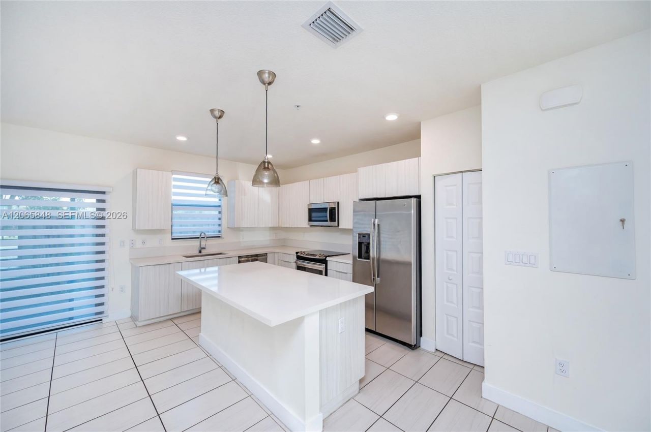 10461 NW 82nd St , Unit 10, Doral, FL 33178 Photo