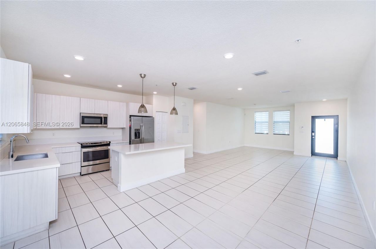 10461 NW 82nd St , Unit 10, Doral, FL 33178 Photo