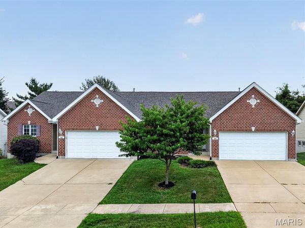 384-386 Shadow Pines Drive, Wentzville, MO 63385