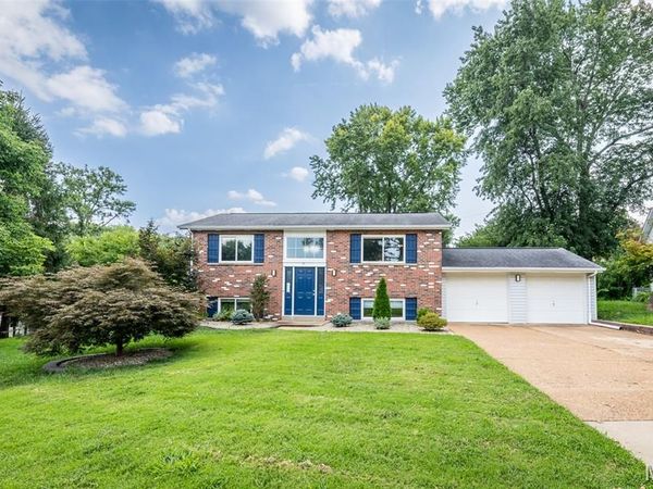 9 Lori Circle, Maryland Heights, MO 63043