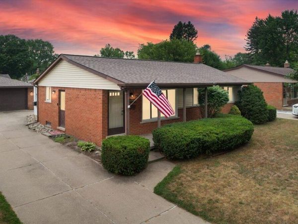 31733 Pembroke Street, Livonia, MI 48152
