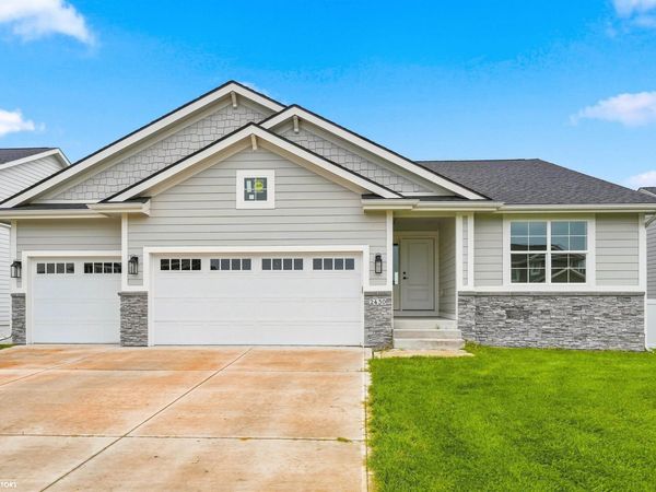 2430 SE 5Th Street, West Des Moines, IA 50265