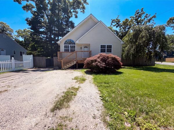 166 Moriches Avenue , Mastic, NY 11950