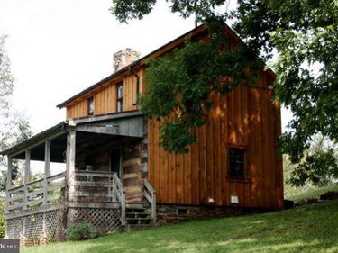 12498 CREST HILL ROAD, HUME, VA 22639