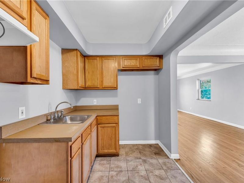 5175 Warrensville Center Road, Unit 5, Maple Heights, OH 44137 Photo 12