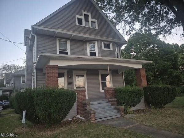 699 W Exchange Street , Akron, OH 44302