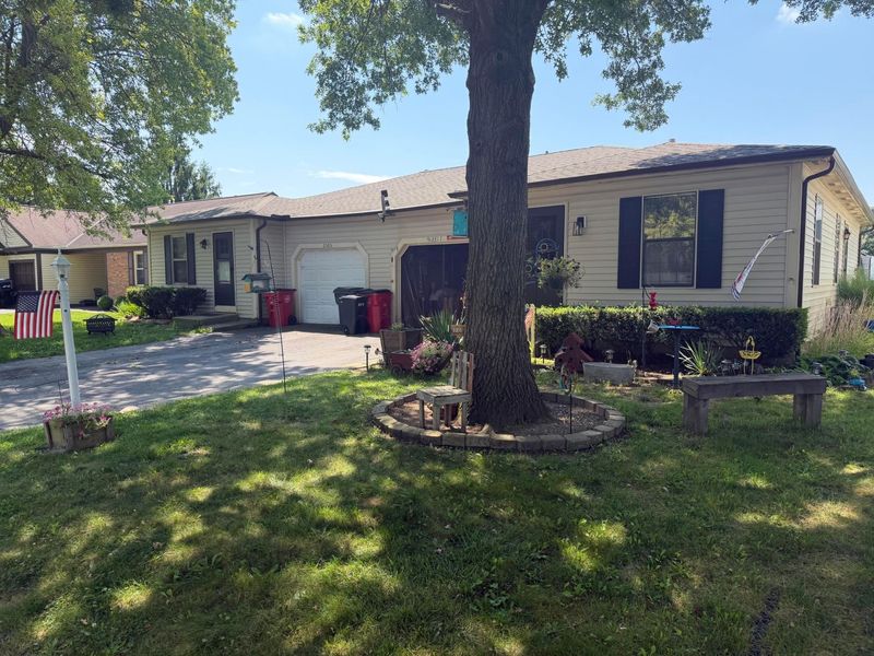 2305 Deerfield Drive, Grove City, OH 43123 Photo 1