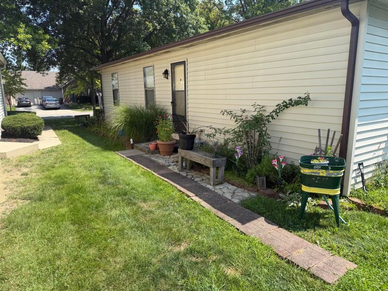 2305 Deerfield Drive, Grove City, OH 43123 Photo 3