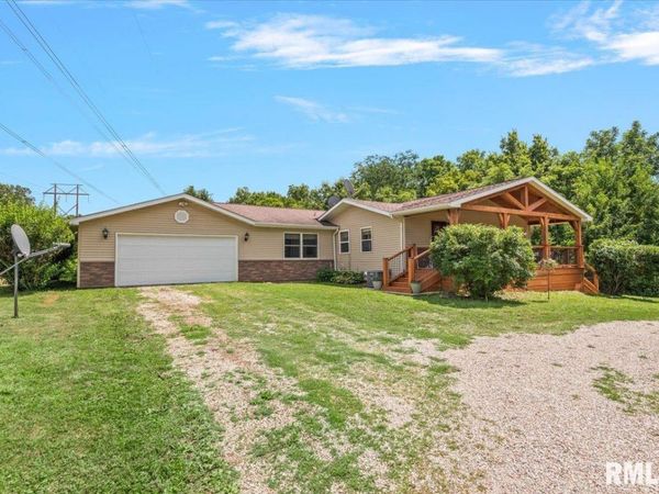 940 E 1025 N Road, Taylorville, IL 62568