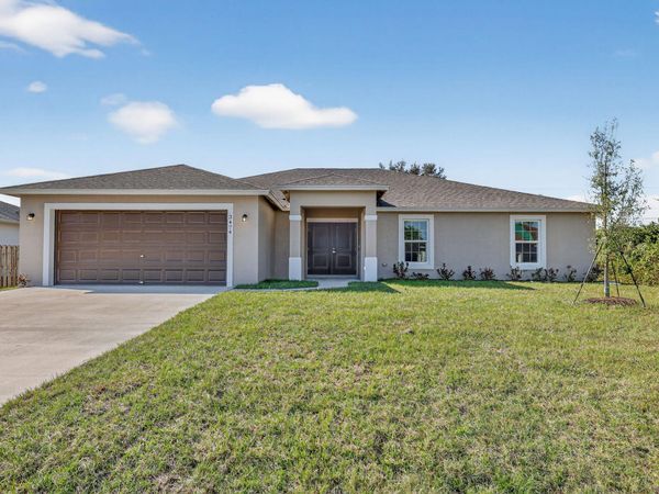 2826 SW South Calabria Circle, Port St. Lucie, FL 34953