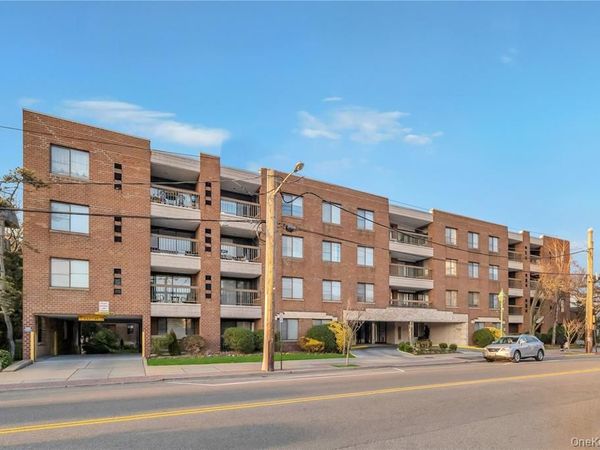 376 Central Avenue, Unit 2N, Lawrence, NY 11559