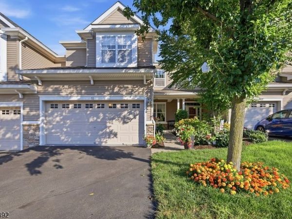 51 Junegrass Way, Allamuchy, NJ 07840