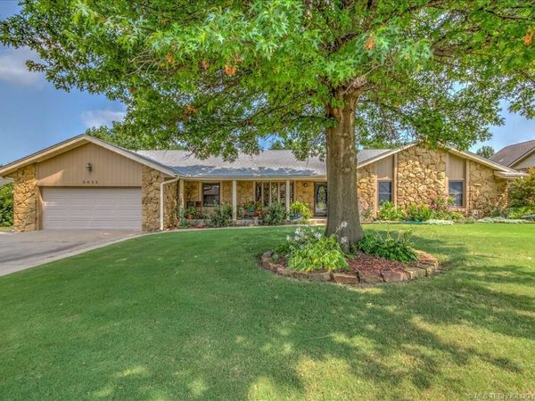 2632 Williamsburg Street , Bartlesville, OK 74006