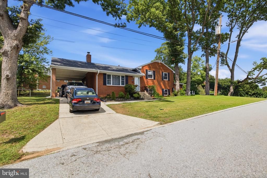8802 STERLING, HYATTSVILLE, MD 20785