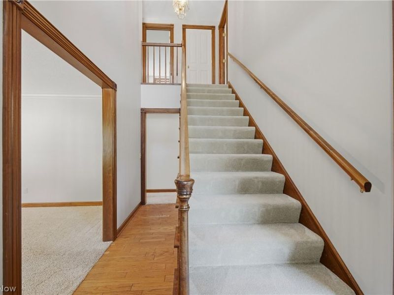 992 Liberty Lane NW, North Canton, OH 44720 Photo 2