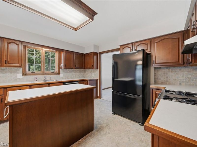 992 Liberty Lane NW, North Canton, OH 44720 Photo 6