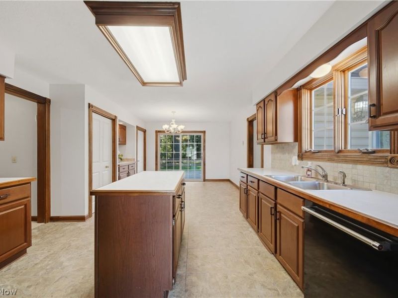 992 Liberty Lane NW, North Canton, OH 44720 Photo 7