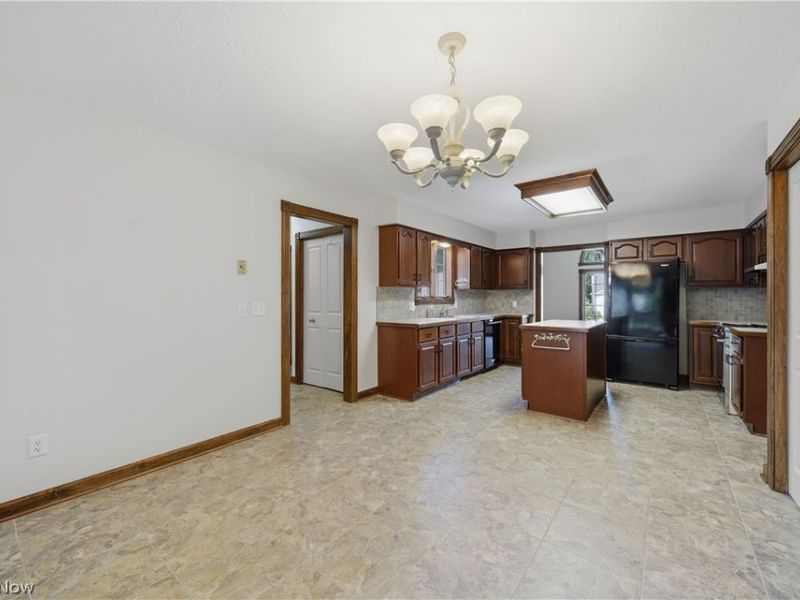 992 Liberty Lane NW, North Canton, OH 44720 Photo 9