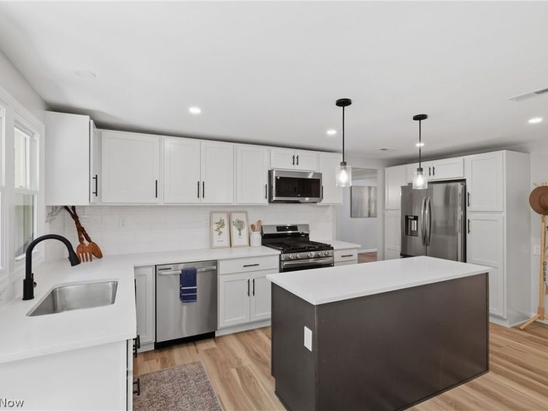 7090 Euclid Chardon Road, Kirtland, OH 44094 Photo 9