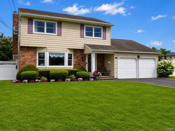 1453 10th Street , West Babylon, NY 11704