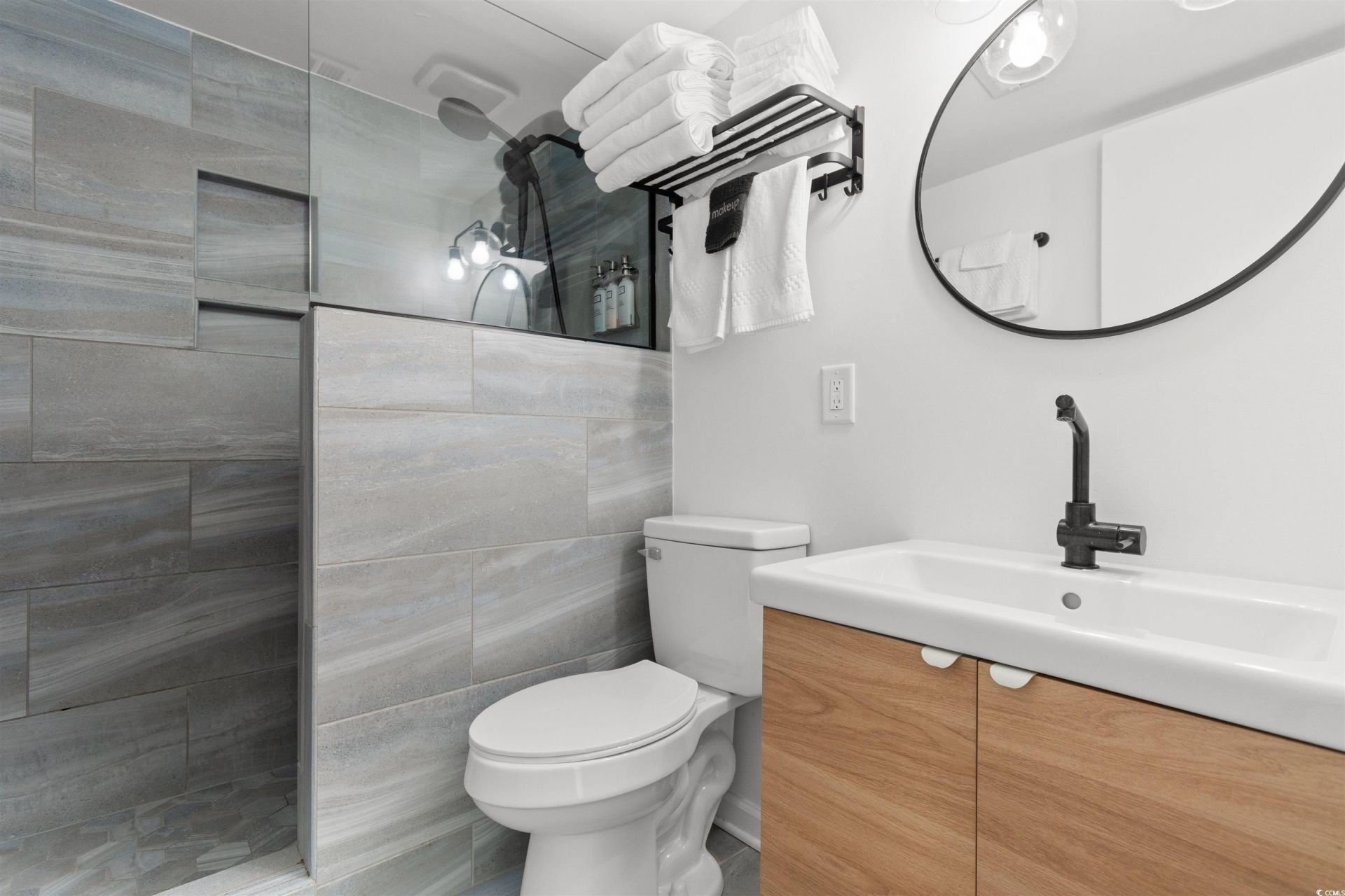 1500 Cenith Dr. Photo 17